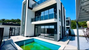 Дом у моря в Сочи с бассейном