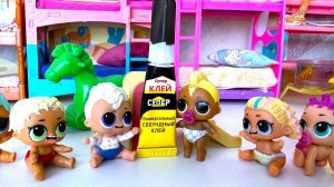 МУЛЬТИК ЛОЛ😄 МАЛЫШИ НАШЛИ СУПЕР КЛЕЙ😲 в детском саду мультики с игрушками ДАРИНЕЛКА