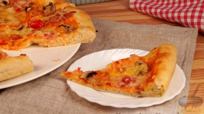 Новое вкусовое звучание за счёт необычного соуса. "БЕЛАЯ" ПИЦЦА С ВЕТЧИНОЙ И ГРИБАМИ смотреть онлайн