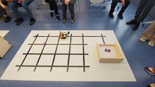 Видео 3 - Выполнение олимпиадного задания по переносу кубиков в зону с бортиком