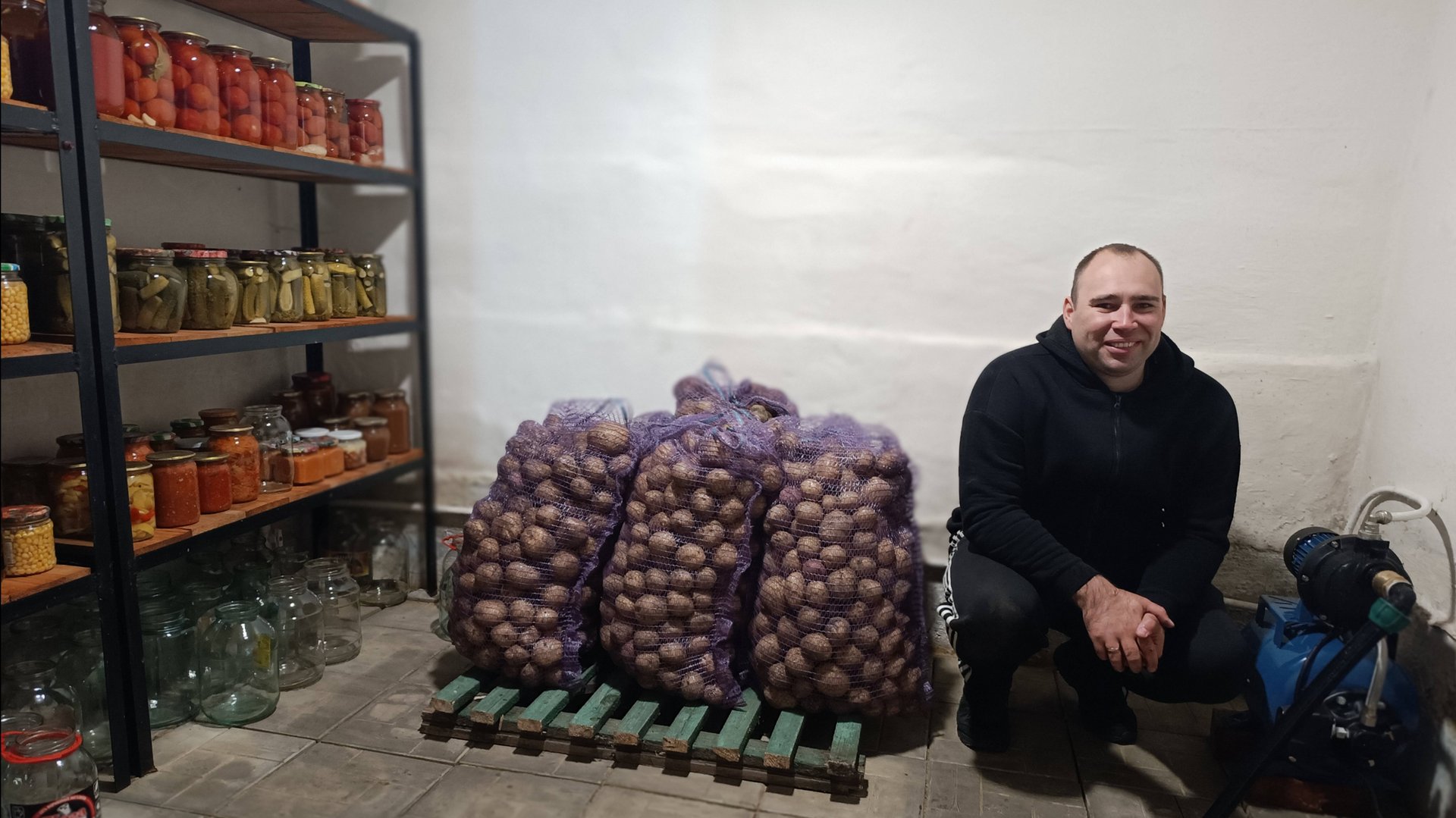 ВЕРНУЛАСЬ В РОССИЮ/СКВАЖИНА/СТОИМОСТЬ/НАДО ПОКУПАТЬ НОВЫЙ ДИВАН/ПОСУДА смотреть онлайн