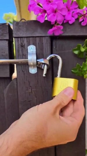 Как закрыть калитку с помощью гаечного ключа