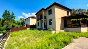 Дом с гаражом с приличными соседями. Дом в Сочи