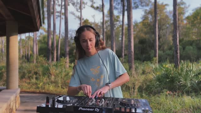 Ulyana - Live Forest DJ Mix @Florida, USA ｜ Melodic Techno & Tech House 4K смотреть онлайн