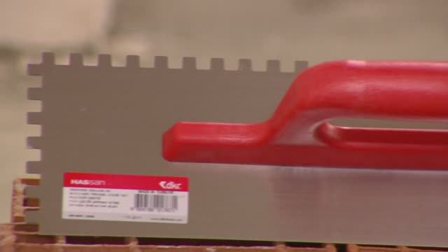 Гладилка зубчатая пластиковая ручка DKR