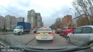 Скорая включила сирену в последний момент. Наглядный пример, когда скорая медицинская помощь включае