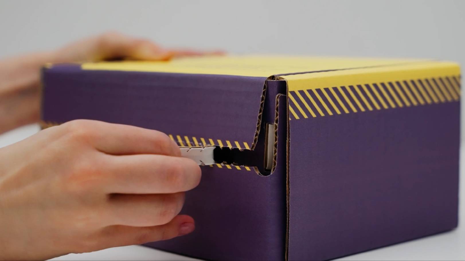 Универсальная антивандальная коробка с отрывной перфорацией смотреть онлайн