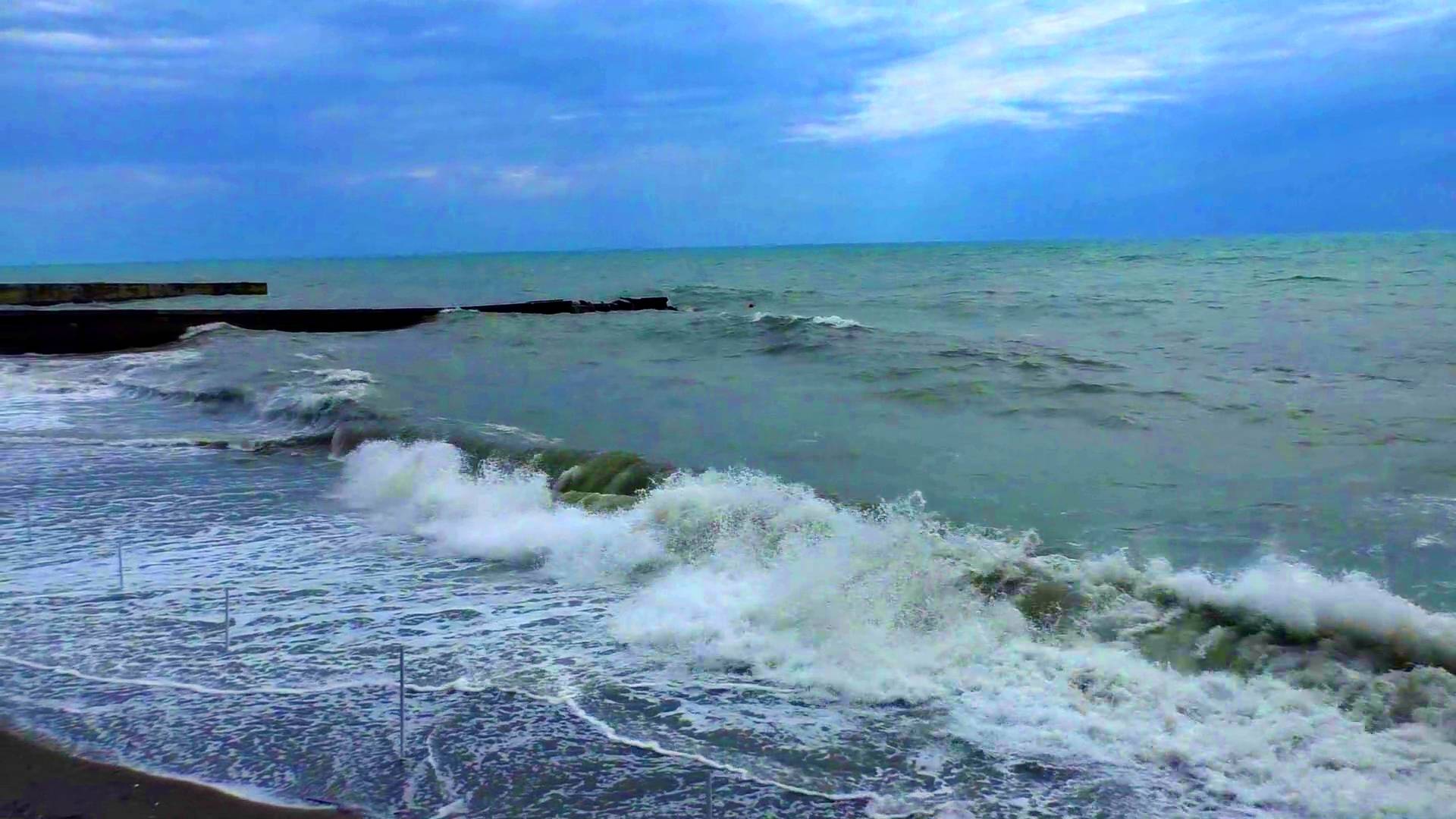 Чёрное море штормит. Адлер. смотреть онлайн