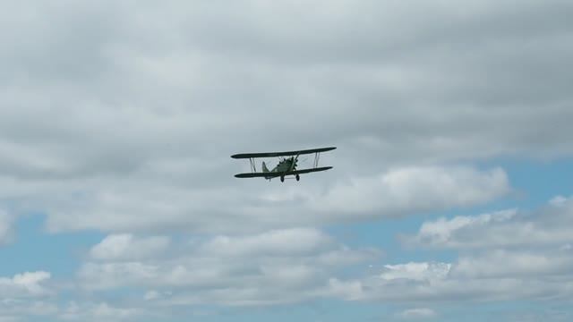 Реконструкция боя с участием самолета (Исторический фестиваль "Сибирский огонь" - 2018). смотреть онлайн