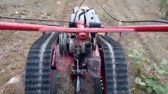 Выезд на мотоблоке с гусеницами Крутец по лесным тропам смотреть онлайн