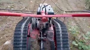 Выезд на мотоблоке с гусеницами Крутец по лесным тропам