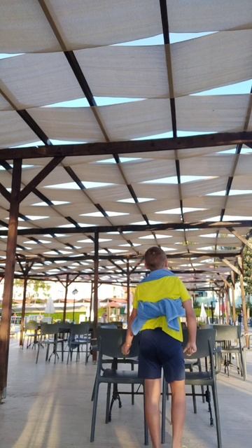 в этом видео кстати начало прикольное когда я типа ухожу смотреть онлайн