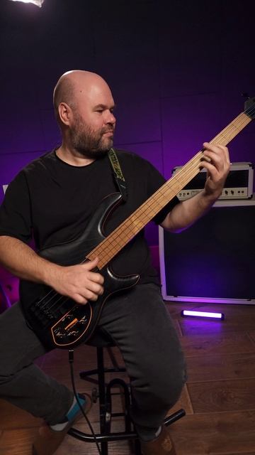 Тестирую безладовый бас Cort B4, очно приятный бас, хорошо собранный и неплохо звучащий. . смотреть онлайн