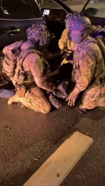 #Россия В Уфе сотрудники полицейского спецназа задержали выходца из Чеченской Республики смотреть онлайн
