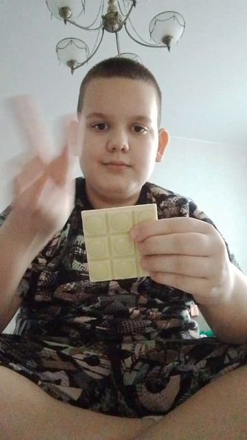 Ярик ест белый дубайский шоколад 🍫🍫🍫 ролик 2025 г. смотреть онлайн