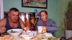 Жизнь в деревне. Сел капусты погрызть