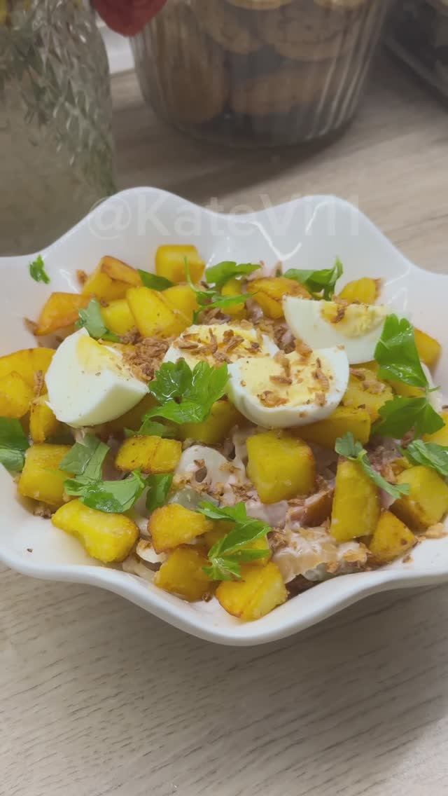 Салат Охотничий - тот Самый комплиментарный рецепт с хрустящим картофелем и копченой курицей! смотреть онлайн