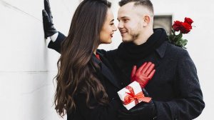 Песня: "Ты ушла, но в сердце оставила свой след".