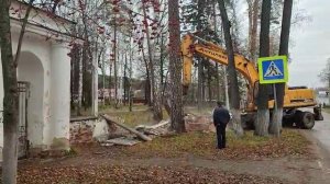 В Волжске (Марий Эл) демонтируют исторический забор центрального парка