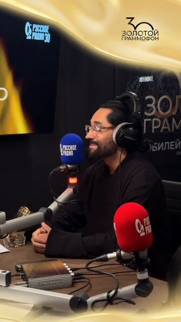 В выездной студии «Русского Радио» на Премии «Золотой Граммофон» побывал МОТ! смотреть онлайн