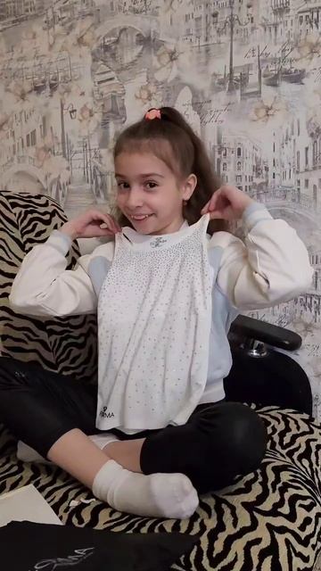 Распаковка подарка. Очень качественная, удобная и стильная одежда для спорта смотреть онлайн