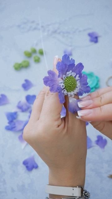 Скабиоза краепим лепестки к серединке из молда