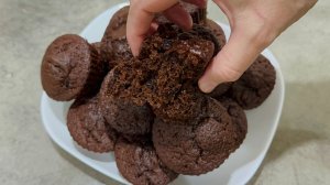 Шоколадные маффины в духовке / Рецепт шоколадных маффинов на кефире в домашних условиях