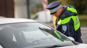 Без вины виноватый: водителя в Новосибирске лишили прав, спутав его с братом