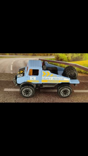 MERCEDES-BENZ UNIMOG 1300L смотреть онлайн