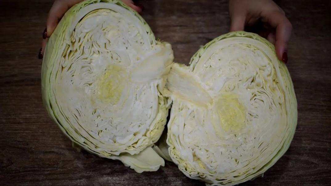 Просто нарезаю капусту, чтобы приготовить это супер вкусное, сочное блюдо смотреть онлайн