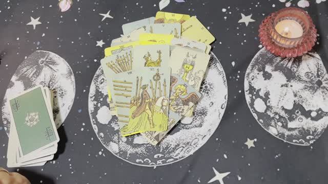 Её отношение к Вам. Гадание для мужчин. Таро смотреть онлайн