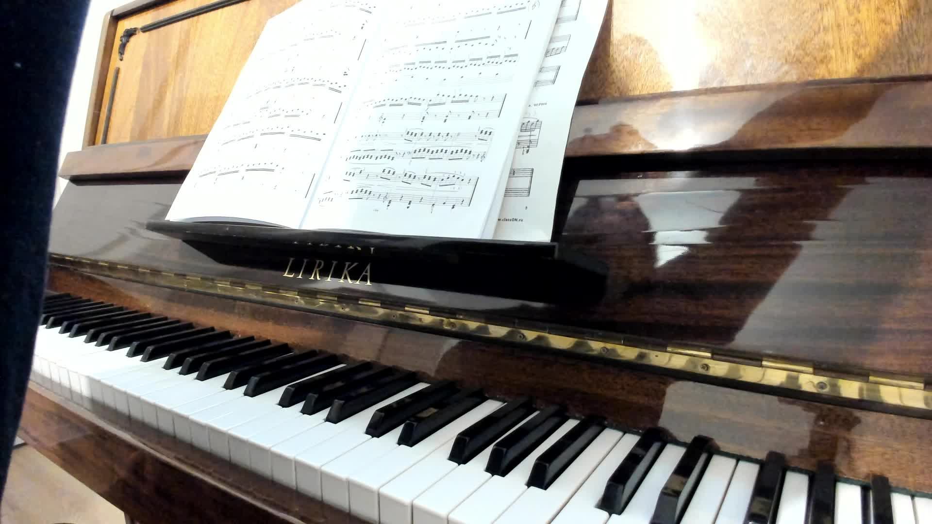 Когда не умеешь как профи, но хочешь играть на пианино смотреть онлайн