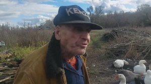 Дед Матвей и его семья пушистых и пернатых