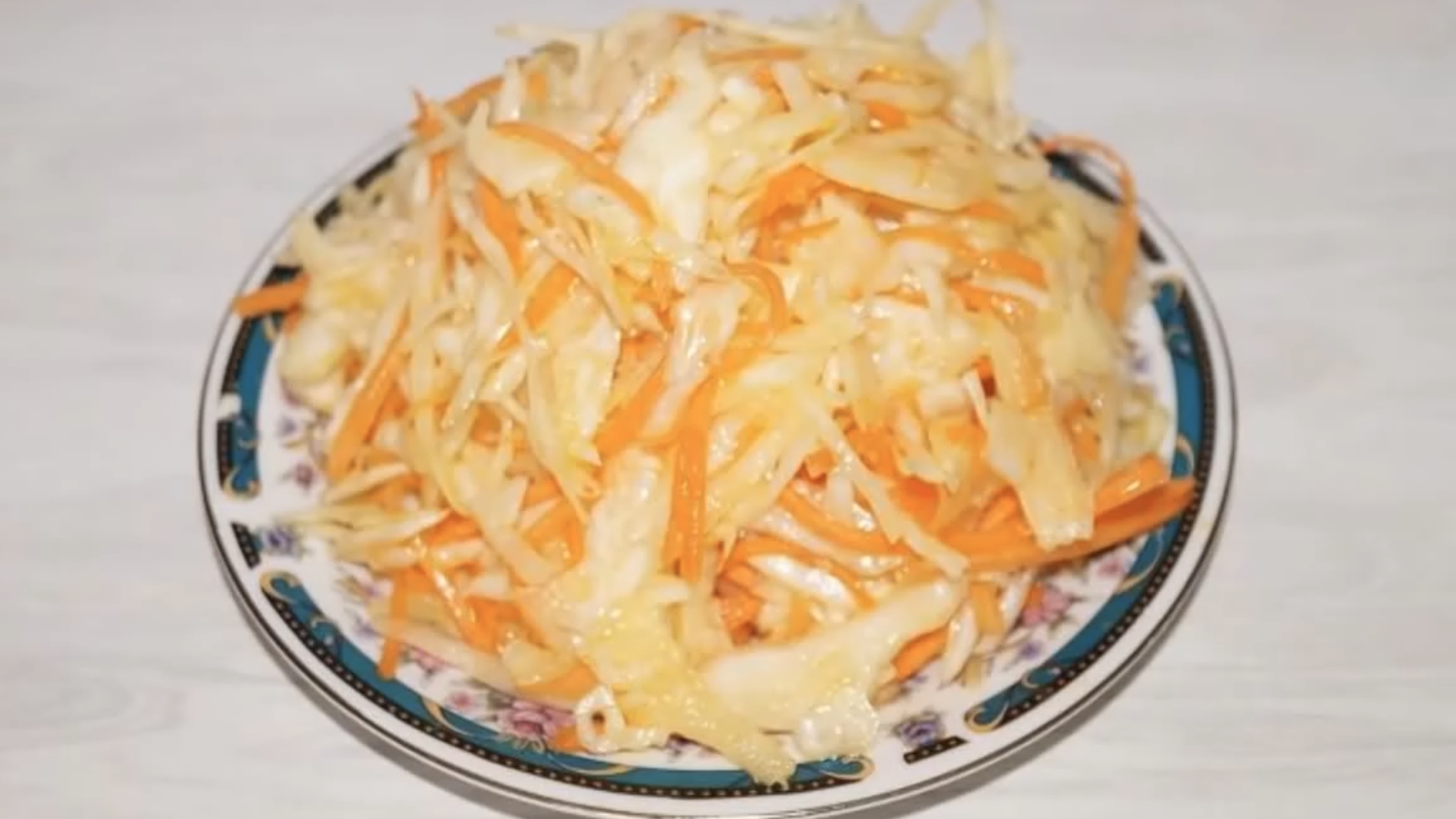 Простой но очень вкусный салат из капусты. смотреть онлайн