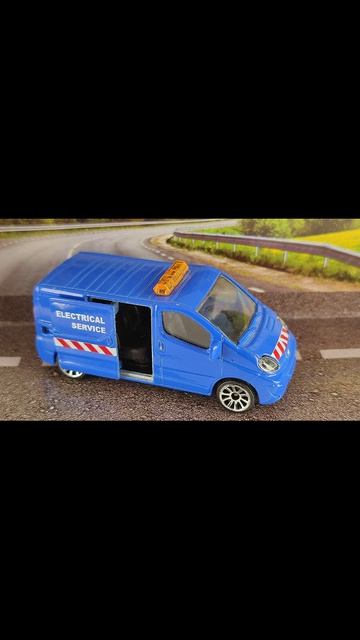 RENAULT TRAFIC смотреть онлайн