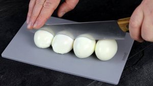 Варю ЯЙЦА и готовлю из них ЗАКУСКУ, которую сметут первой с праздничного стола! Вкусный рецепт