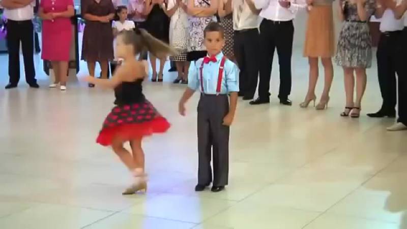 Танцуют дети. смотреть онлайн