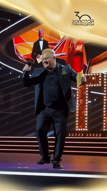 На сцене юбилейной Премии «Золотой Граммофон» один из самых узнаваемых голосов страны, Антон Юрьев! смотреть онлайн