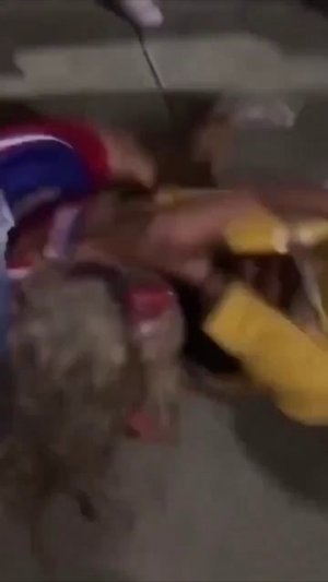 Молодец, поставила на место уголька на бегемоте