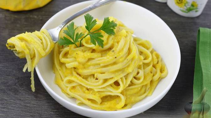 Макароны по-осеннему. СПАГЕТТИ СО СЛИВОЧНО-ТЫКВЕННЫМ СОУСОМ смотреть онлайн