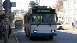 Троллейбус Екатеринбурга ВМЗ-5298.00 (ВМЗ-375) борт. №051 маршрут 35 следует по улице Малышева