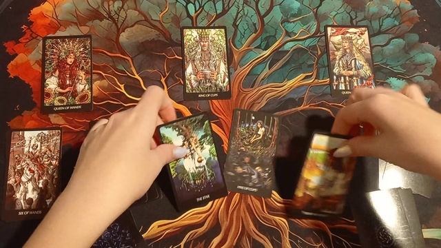 Любовный треугольник 💕🩷💗Мысли, чувства, действия загаданного человека к каждой Королеве👑💜