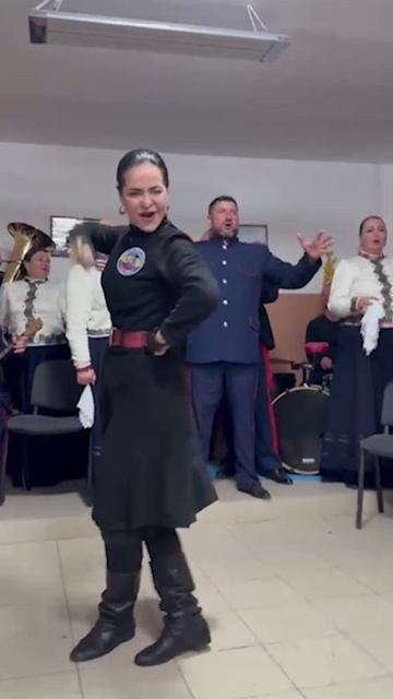 Танец с саблей!!! Ай да КАЗАЧКА!!! #русскаяженщина смотреть онлайн