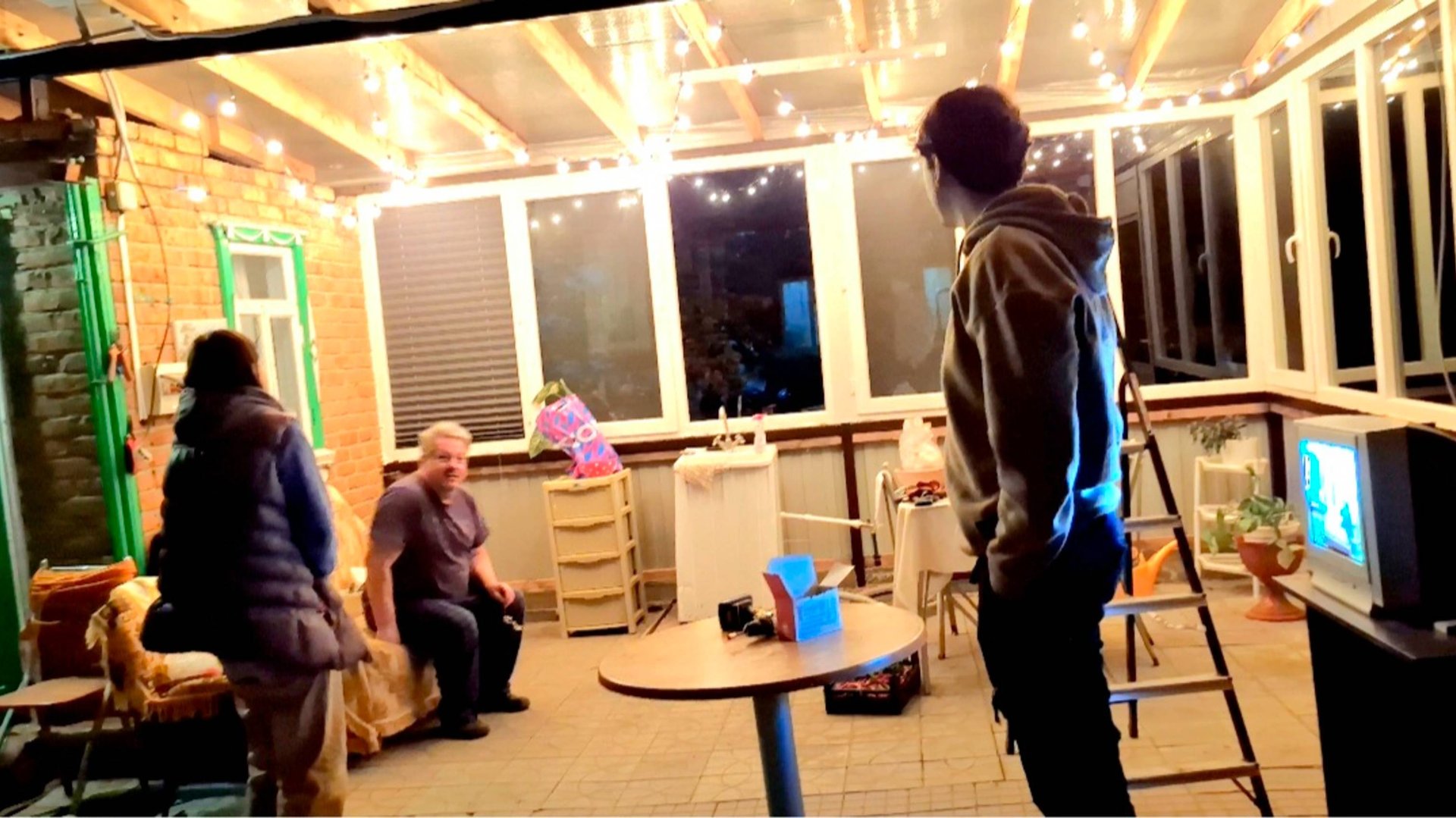 852 Всё успели. Каждый занят своим делом. На мне Торт.Готовимся отмечать. смотреть онлайн