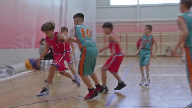 Юные баскетболисты со всего региона встретились на турнире на призы Лебединского ГОКа смотреть онлайн