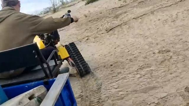 Поехали на рыбалку на мотоблоке с гусеницами Крутец и прицепом смотреть онлайн