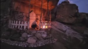 Постройка хижины из камней.