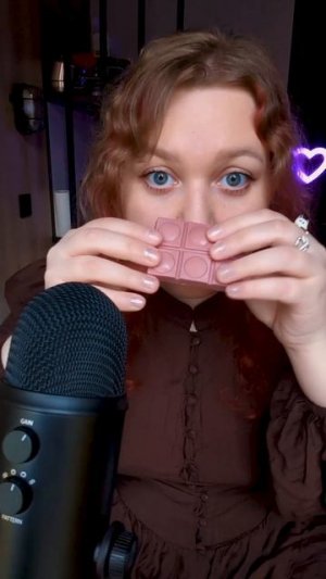 АСМР Ем РОЗОВЫЙ ДУБАЙСКИЙ ШОКОЛАД из Fix Price 🤤🍫 ASMR eating/mukbang #asmr #асмр #relax #eating