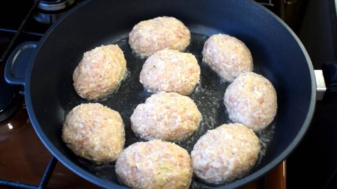 Подслушала рецепт вкусных котлет, у знаменитого повара и теперь родные просят готовить только так смотреть онлайн