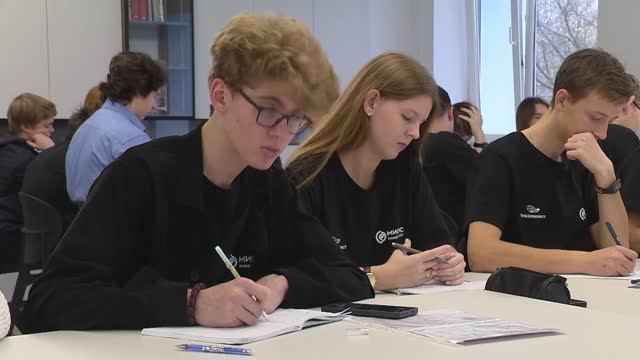 В рамках проекта «Железные перспективы» Металлоинвест и МИСИС открыли профильные классы смотреть онлайн